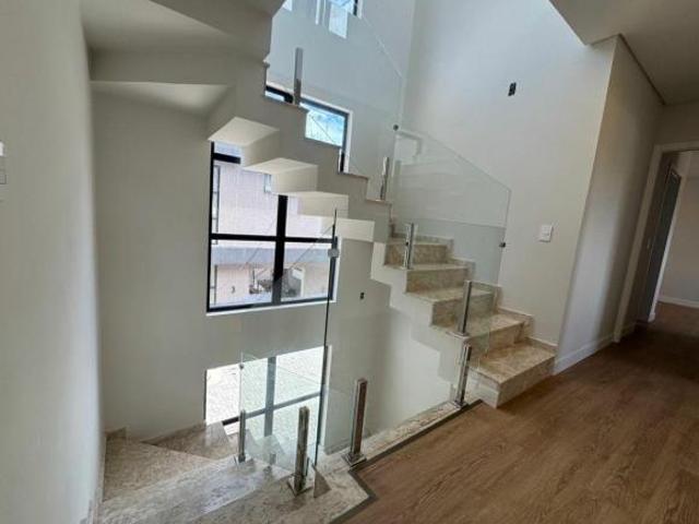 Casa à Venda em Mercês Curitiba | 234 m², 3 Suítes e 4 Vagas