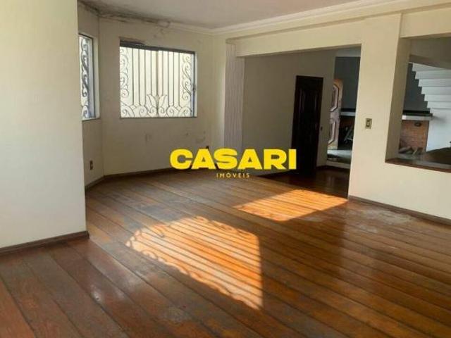 Casa à venda em Nova Petrópolis | 4 suítes, piscina e 411 m² em São Bernardo do Campo