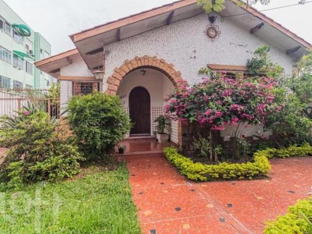 Casa à venda em Navegantes com 216 m², 2 quartos, 5 vagas