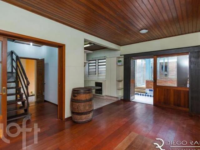 Casa à venda em São João com 440 m², 7 quartos, 2 suítes, 3 vagas