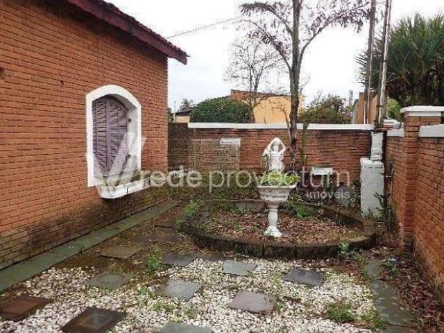 CASA À VENDA EM SOUSAS, 03 DORMITÓRIOS, TERRENO 976m²