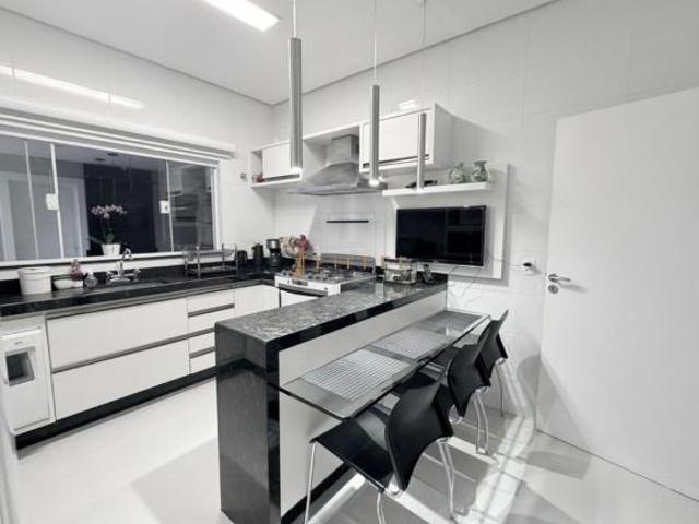 Casa à venda em Sorocaba, Jardim Residencial Colinas do Sol, com 3 suítes, com 248 m²