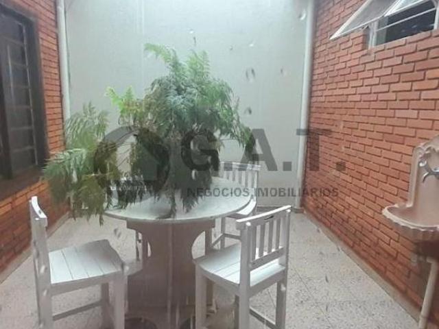 Casa à venda em Sorocaba SP, Jardim Astro: 3 quartos, 1 suíte, 2 salas, 3 banheiros, 3 vagas, 183m²!