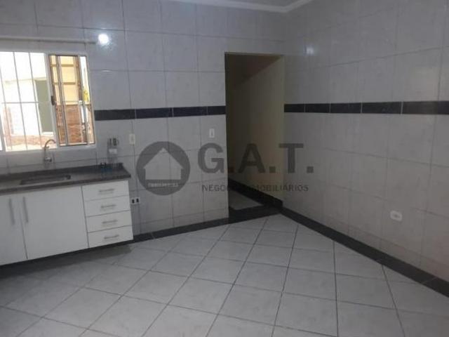 Casa à venda em Sorocaba SP, Jardim Leocadia: 2 quartos, 1 suíte, 2 salas, 1 banheiro, 2 vagas de ga