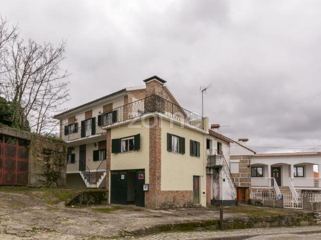 Casa à venda em Sanfins do Douro