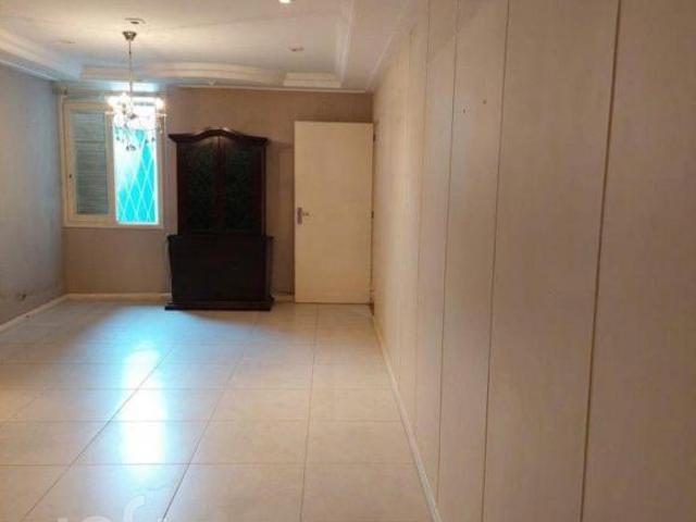 Casa à venda em Santo Antônio com 233 m², 3 quartos, 1 suíte, 1 vaga