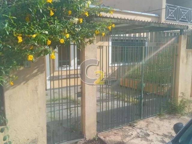 Casa à venda em Santana com 2 quartos e 2 vagas de garagem