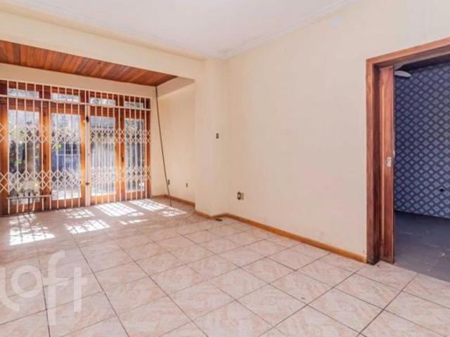 Casa à venda em Santana com 272 m², 5 quartos, 3 suítes, 4 vagas
