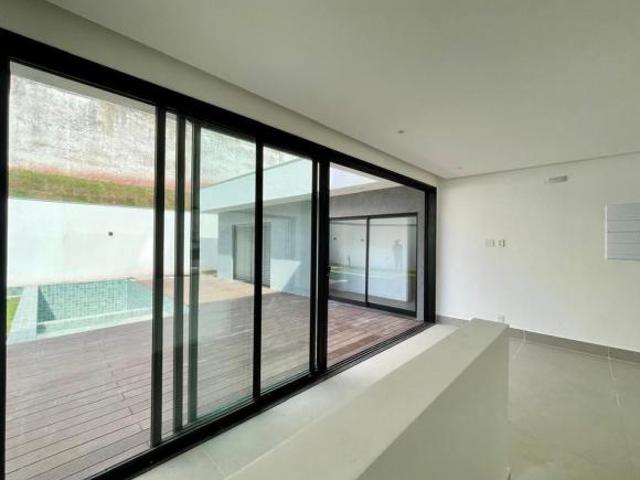 Casa à venda em Santana de Parnaíba, Alphaville, com 4 suítes, com 354 m², Resid