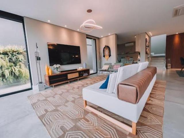Casa à venda em Santana de Parnaíba, Alphaville, com 3 suítes, com 306 m², Tambo