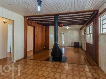 Casa à venda em Sarandi com 192 m², 4 quartos, 1 suíte, 5 vagas