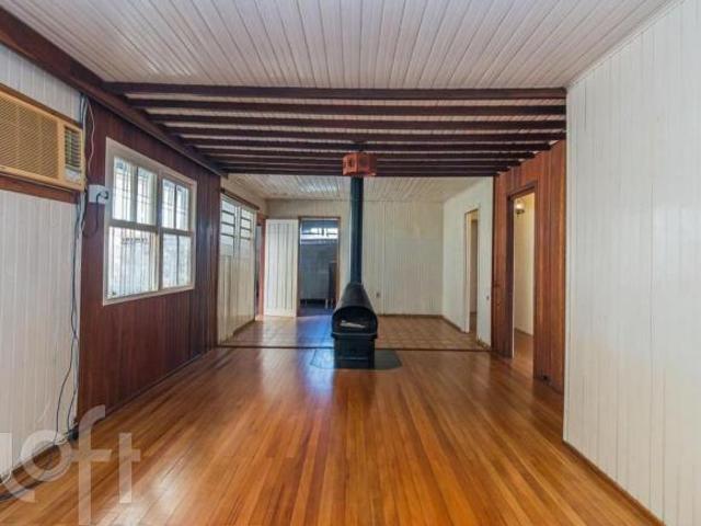 Casa à venda em Sarandi com 192 m², 4 quartos, 1 suíte, 5 vagas