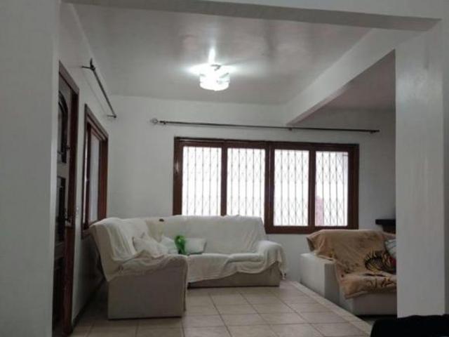 Casa à venda em Sarandi com 296 m², 3 quartos, 1 suíte, 5 vagas