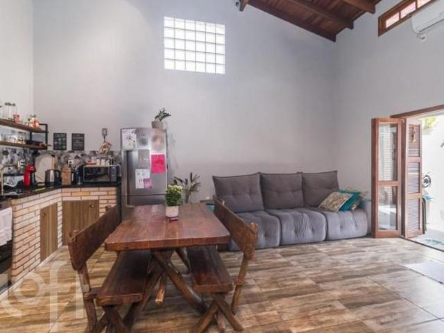 Casa à venda em Sarandi com 90 m², 2 quartos, 1 vaga