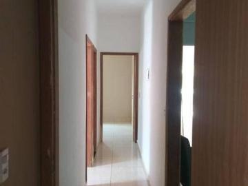 Casa à venda em Potirendaba com 3 dormitórios e 2 vagas de garagem