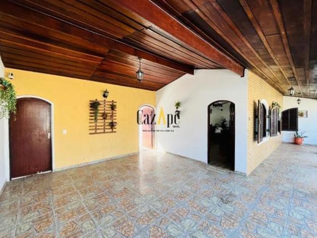 Casa à Venda em Paúba com Piscina Privativa, 2 Lofts Independentes e Potencial de Reforma Moderna