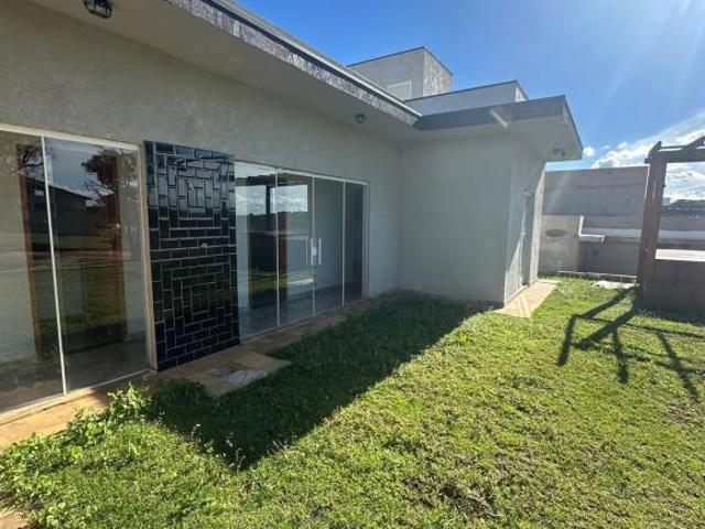 Casa à Venda em Paranapanema, 3 Quartos, 162m², R$699mil