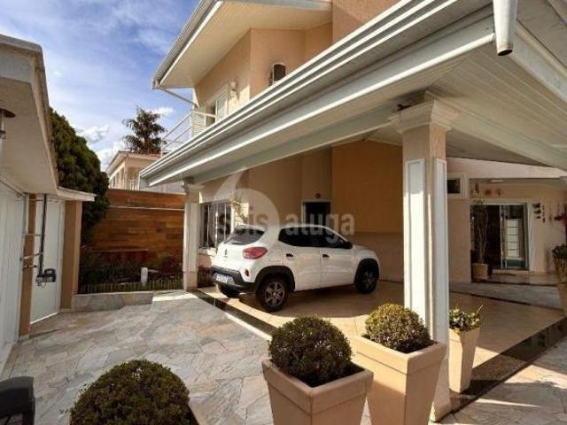 Casa à Venda em Parque Novo Mundo 3 Dorms, 256m², R$145k