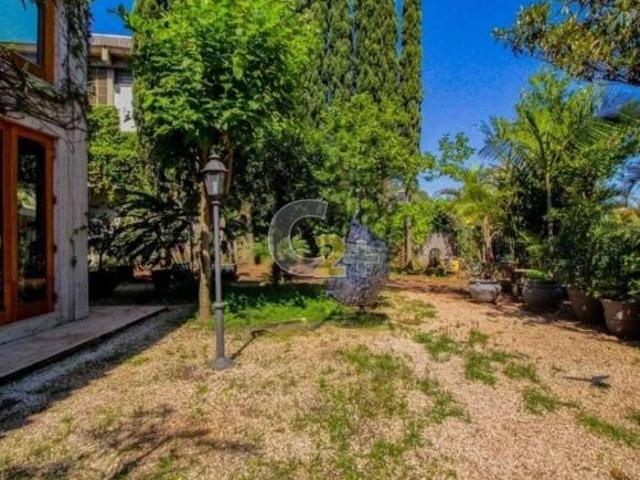 Casa à venda em Perdizes com 3 suítes e 4 vagas de garagem