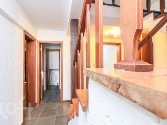 Casa à venda em Rio Branco com 368 m², 3 quartos, 1 suíte, 2 vagas