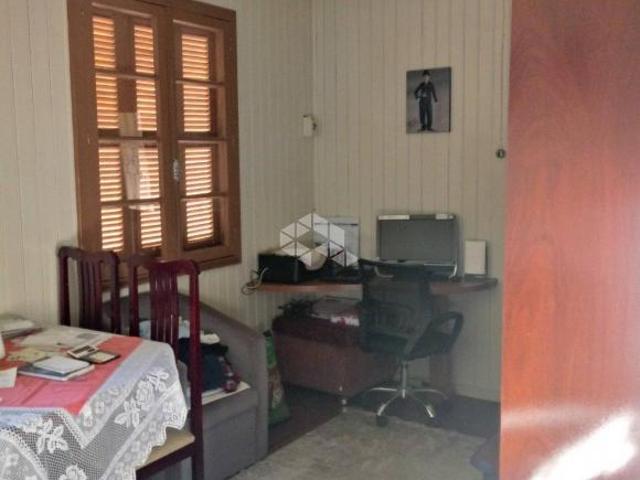 Casa a venda em rua tranquila