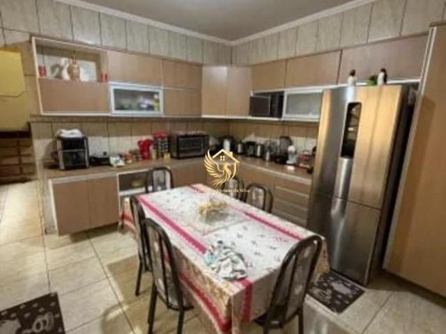 Casa à venda em Taubaté SP: 2 quartos, 1 suíte, sala, banheiro, 1 vaga de garagem no Jardim Sandra M