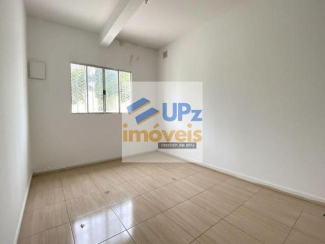Casa á venda em terreno, com 3 imóveis, 250m², 5 vagas de garagem no Veloso em Osaso SP