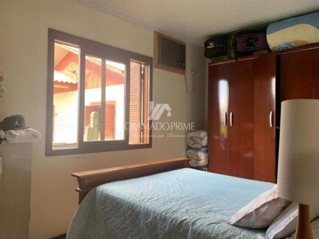CASA Á VENDA EM TERRENO COMERCIAL DE CANELA!