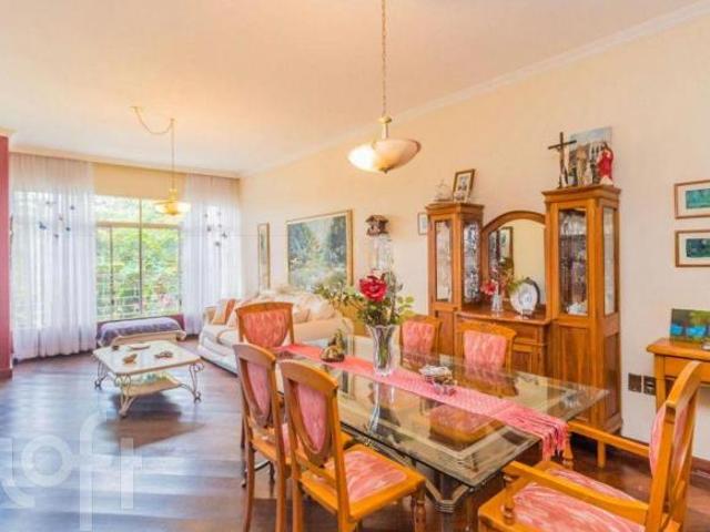 Casa à venda em Três Figueiras com 227 m², 3 quartos, 2 suítes, 2 vagas