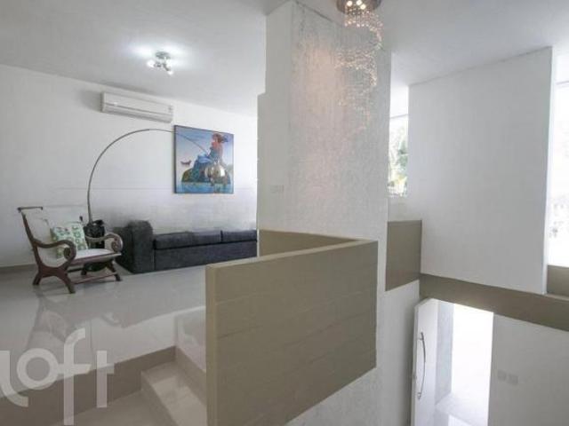 Casa à venda em Três Figueiras com 305 m², 2 quartos, 2 suítes, 4 vagas