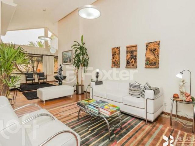 Casa à venda em Tristeza com 374 m², 6 quartos, 1 suíte, 9 vagas
