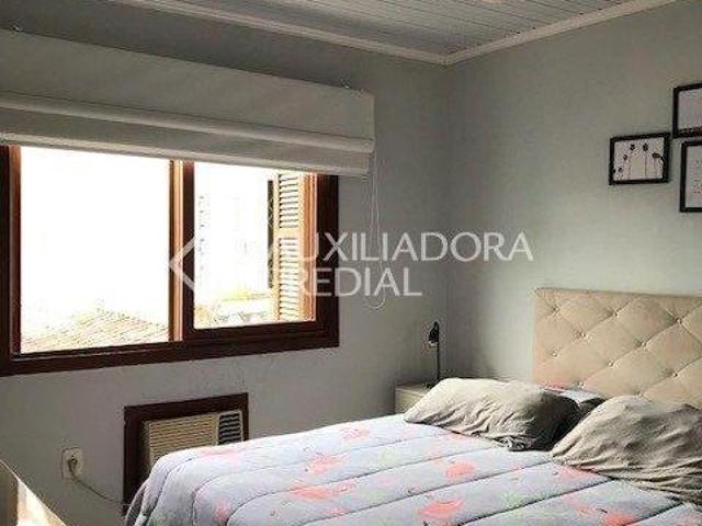 Casa à venda em Tristeza, Porto Alegre 4 quartos