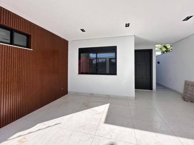 Casa à venda em Umuarama PR: 3 quartos, 1 suíte, 2 banheiros, 2 vagas de garagem, 134,90 m² Jardim