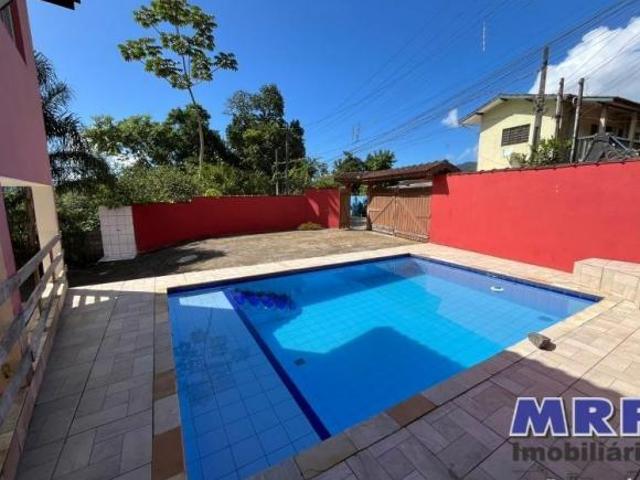 Casa a venda em Ubatuba com piscina, 3 quartos, no bairro do Sertão da Quina próximo a Praia da Mara