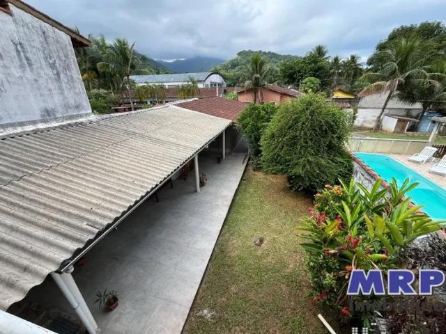 Casa a venda em Ubatuba em bairro residencial a 3 km da Praia de Maranduba!