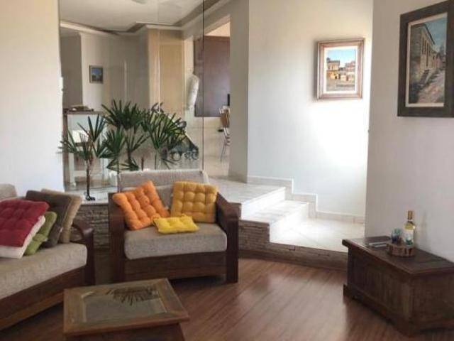 Casa à venda em Varginha, no bairro Parque Urupês Iii