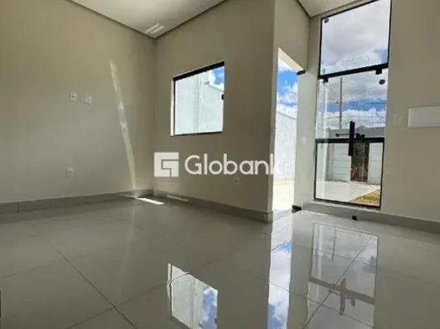 Casa à Venda em Vila Anália, Montes Claros MG — 2 Quartos, Financiamento Aceito