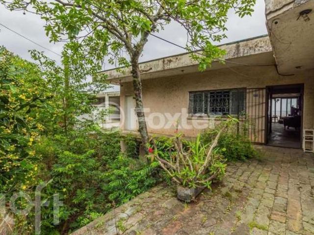 Casa à venda em Vila Assunção com 300 m², 5 quartos, 1 suíte, 3 vagas