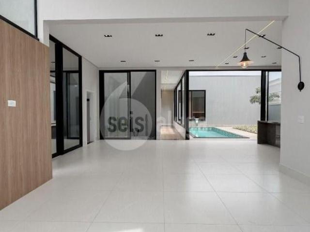 Casa à Venda em Vila Cordenonsi 3 Dormitórios e 1 Suíte