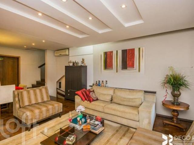 Casa à venda em Vila Ipiranga com 270 m², 4 quartos, 1 suíte, 4 vagas