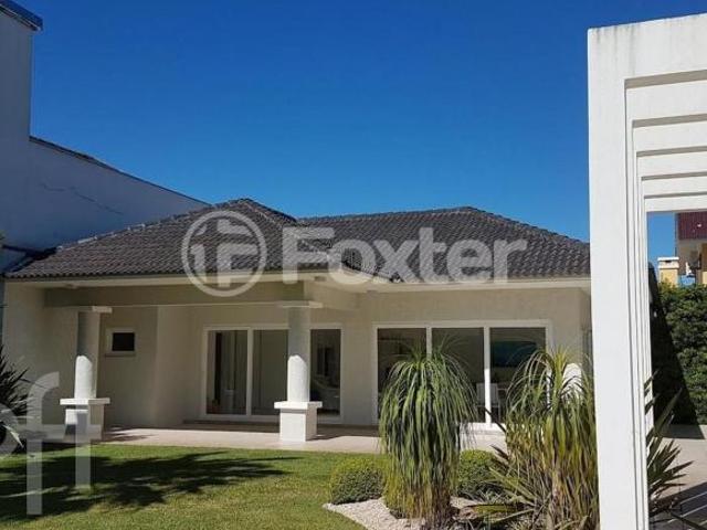 Casa à venda em Zona Nova com 354 m², 6 quartos, 5 suítes, 4 vagas