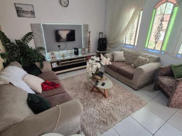 CASA À VENDA | ESPAÇO, CONFORTO E TERRENO PLANO