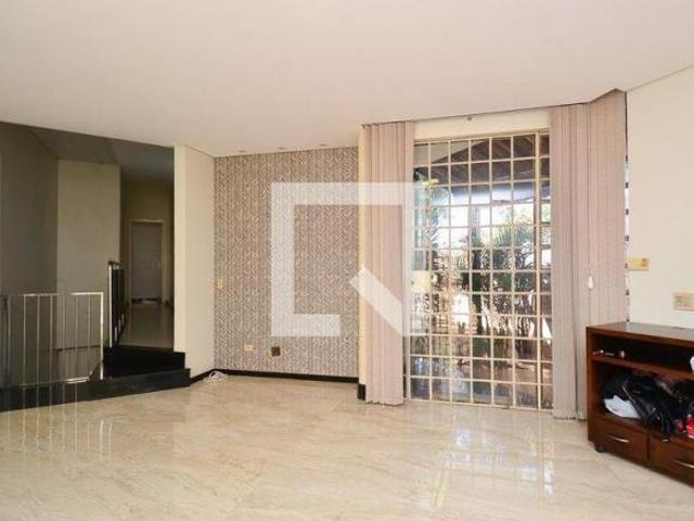 Casa à Venda Esplanada, 4 Quartos, 360 m² Belo Horizonte