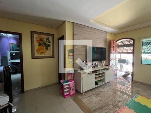 Casa à Venda Esplanada, 4 Quartos, 396 m² Belo Horizonte