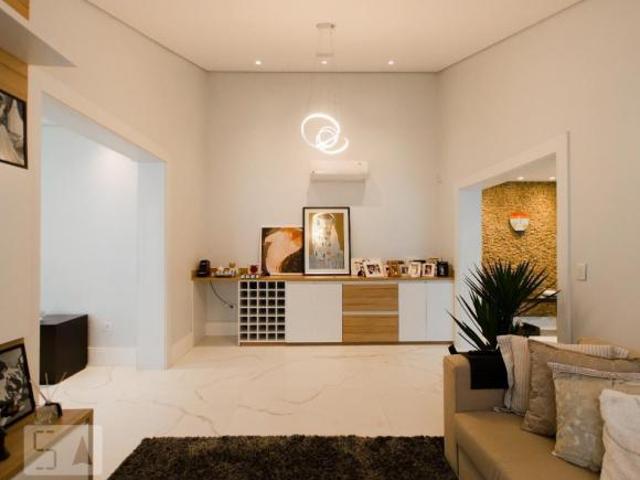 Casa à Venda Higienópolis, 3 Quartos, 300 m2