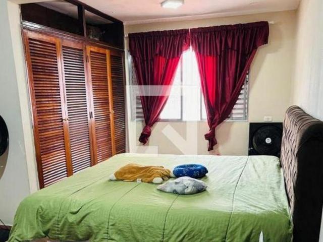 Casa à Venda Interlagos, 2 Quartos, 142 m² São Paulo