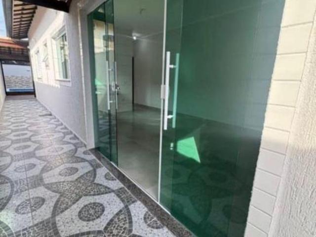 Casa à venda Itanhaém 67 m² com 2 dormitórios, churrasqueira e piscina
