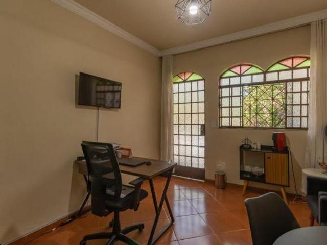Casa à Venda Itapoã, 4 Quartos, 180 m2