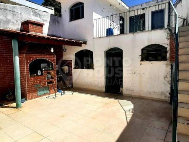 Casa à venda Jardim Aeroporto com 03 dormitórios, 01 suíte e 03 vagas