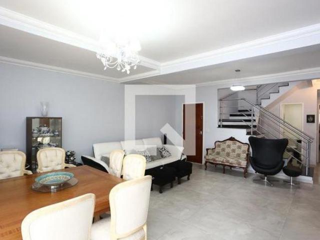 Casa à Venda Jardim Londrina, 3 Quartos, 240 m² São Paulo